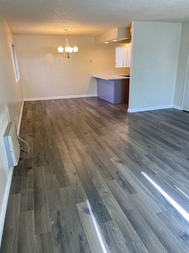 Dinning - 900 Madeleine Way