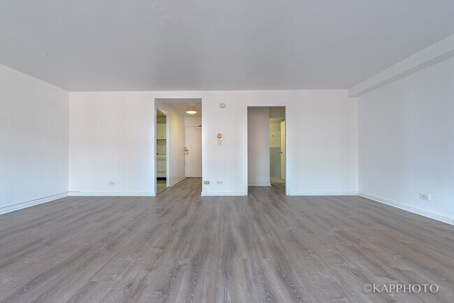 Building Photo - 850 N Dewitt Pl