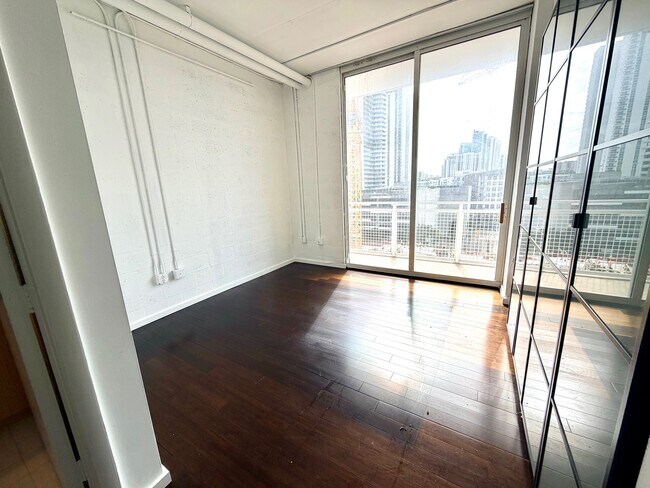 Dormitorio - 444 NE 30th St