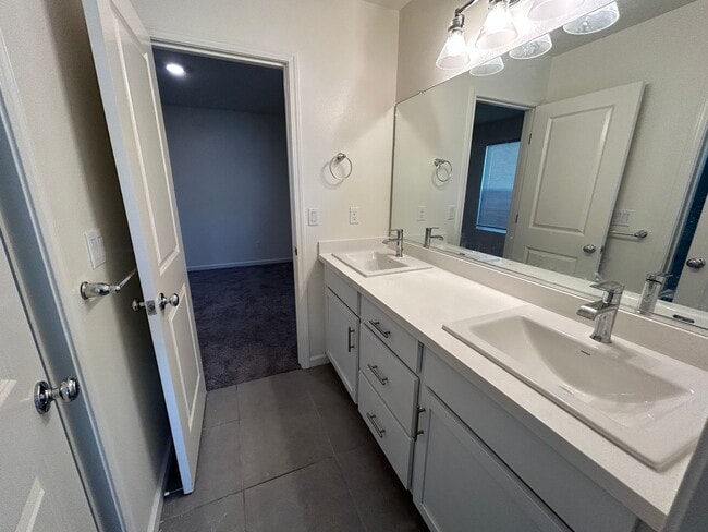 Foto del edificio - 3330 N Garden St