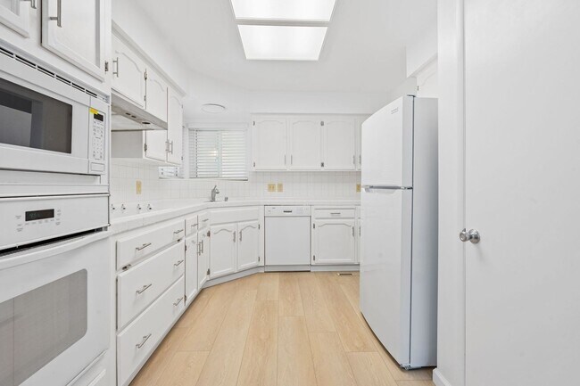 Building Photo - Lovely Hallmark Home in Clovis Unified Sch...
