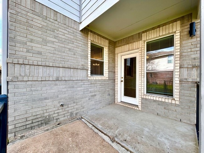 Foto del edificio - Beautiful 3BR, 2.5BA Two-Story Home with Laundry Room & 2-Car Garage