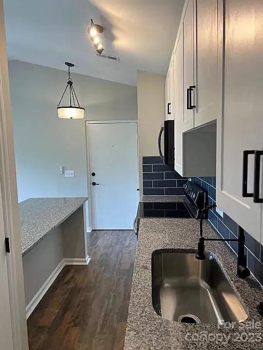 Foto del edificio - Room in Condo on Meadow Rose Ln