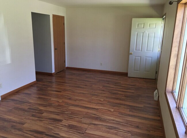 Foto del edificio - 4413 Menasha Ave