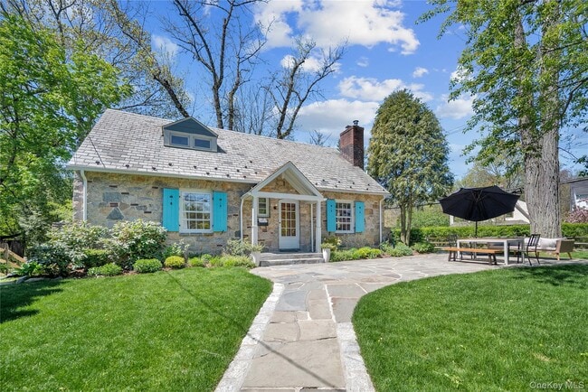 Foto del edificio - 53 Sheldrake Ave