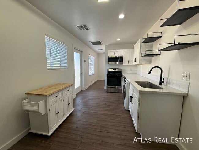 Photo - 1606 W Taylor St Apartment