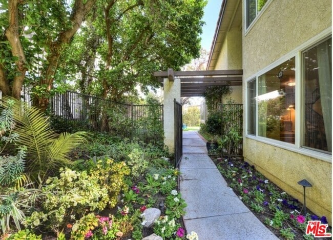 Building Photo - 23444 Park Hermosa