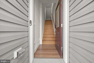 Building Photo - 212 Upper Brook Terrace