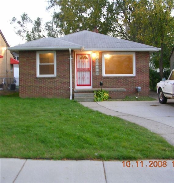 321 W Pierson Rd, Flint, MI 48505 House Rental in Flint, MI
