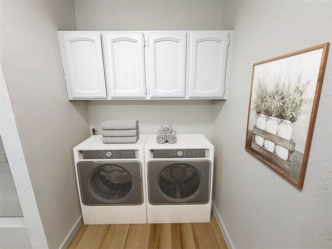 Foto del edificio - Davidson Triplex