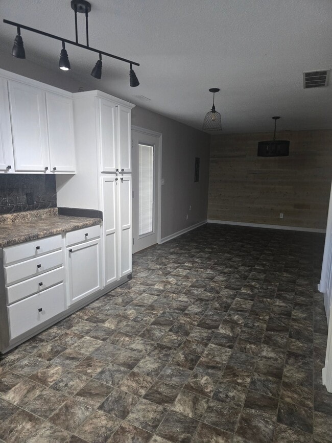 Building Photo - 1744 Waterfield Dr