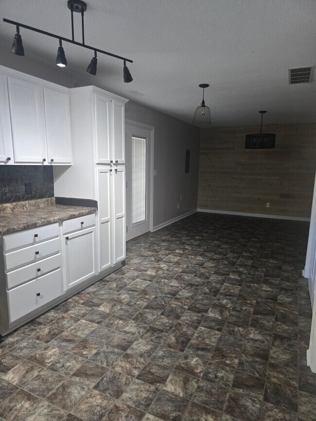 Foto del edificio - 1744 Waterfield Dr