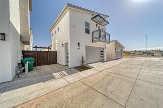 Building Photo - 2217 Tapia Wy