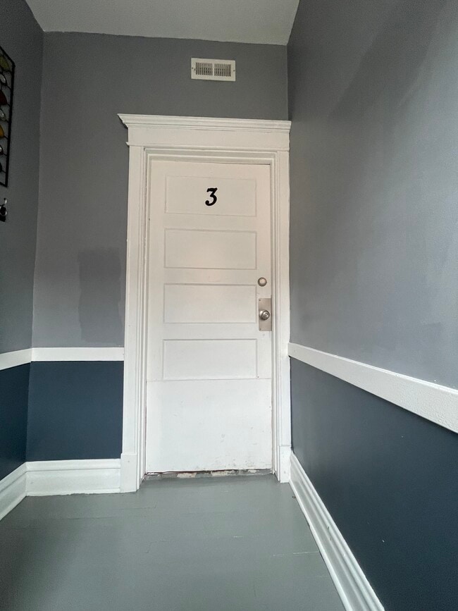 Building Photo - 2532 S Albany Ave