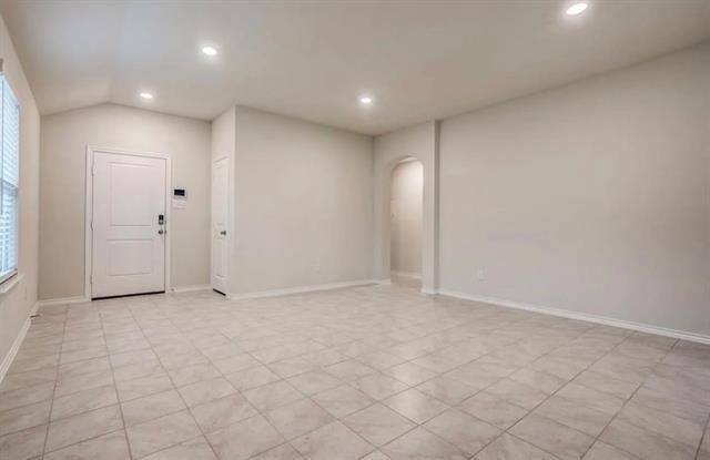 Building Photo - 2426 Lupton St