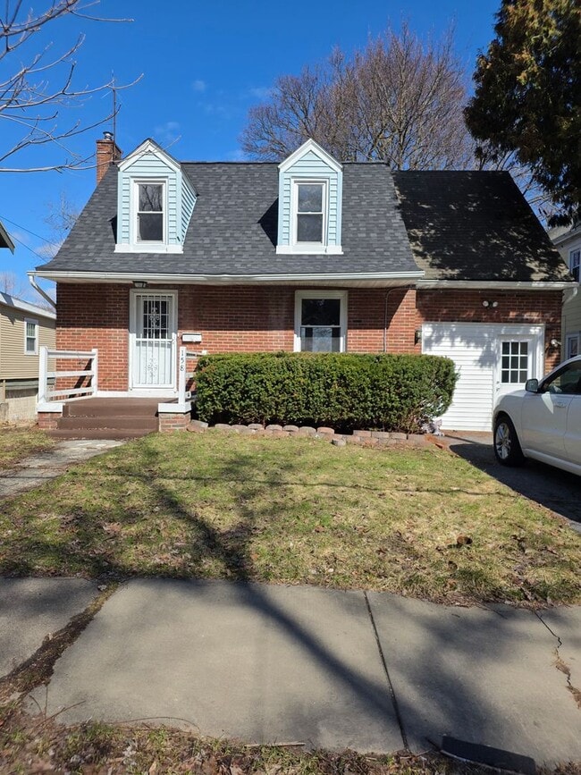 4 Bedroom 3 Bathroom House in Syracuse - 4 Bedroom 3 Bathroom House in Syracuse