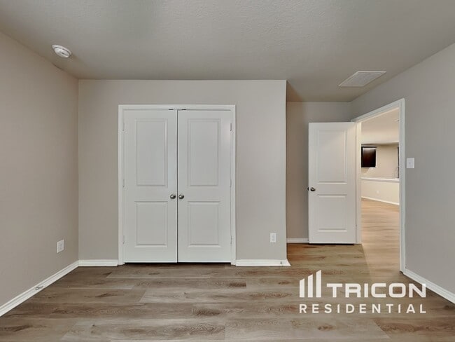 Building Photo - 9802 Marbach Brk