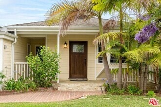 Building Photo - 3325 S Bentley Ave