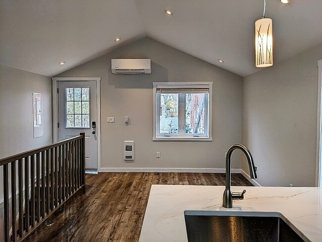 Photo du bâtiment - 884 Smyth Rd