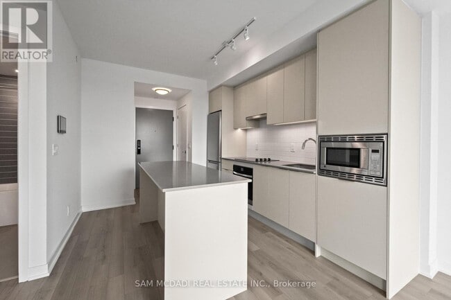 Building Photo - 3079 Trafalgar Rd