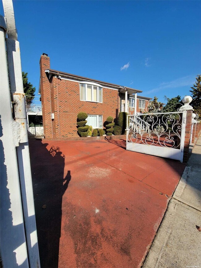 Building Photo - 156-17 Cryders Ln