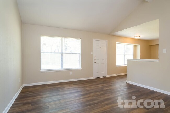 Foto del edificio - 12211 Haroldson Forest Dr