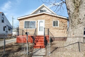 Building Photo - 11011 Dodge Ave