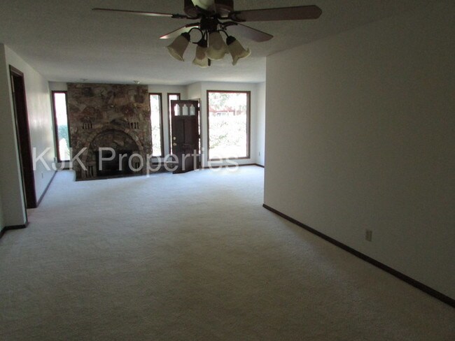Foto del edificio - 2580 SE Courtney Rd