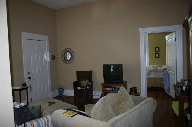 Building Photo - 3809 Elkins Ave