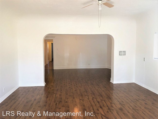 Foto del edificio - 4211-4213 Naomi Ave