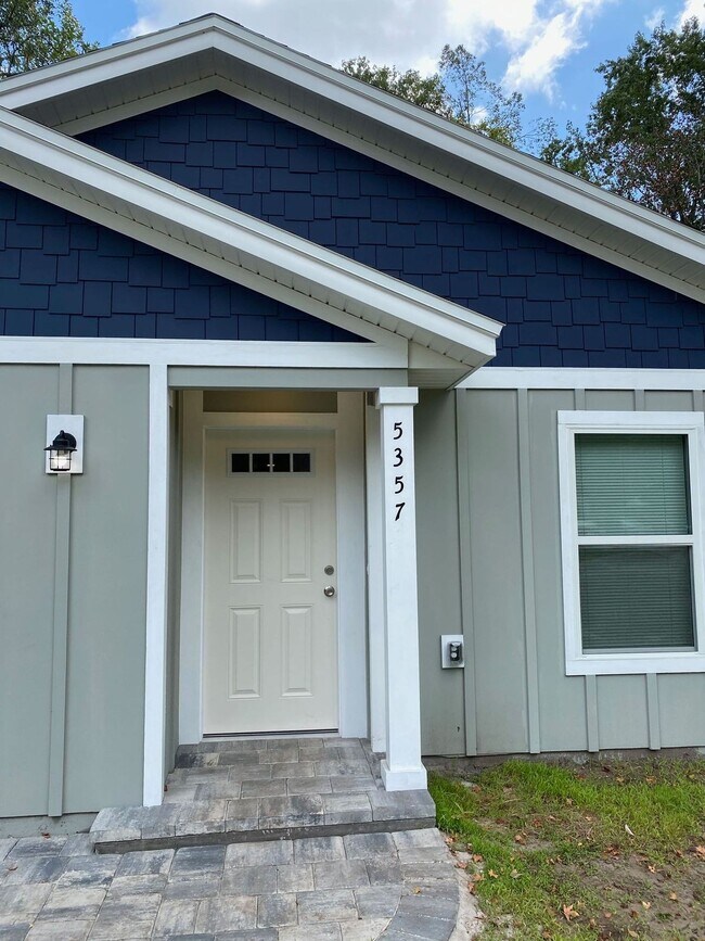 Building Photo - 5357 Oak Trail Ln