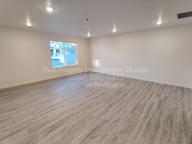 Foto del edificio - 6944 Hardrock Ct