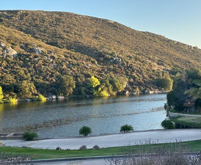 Foto del edificio - Lake Front Spacious  Home Pala Verde Ranch...