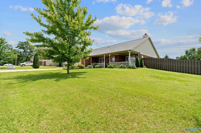 Building Photo - 108 Landings Way Dr