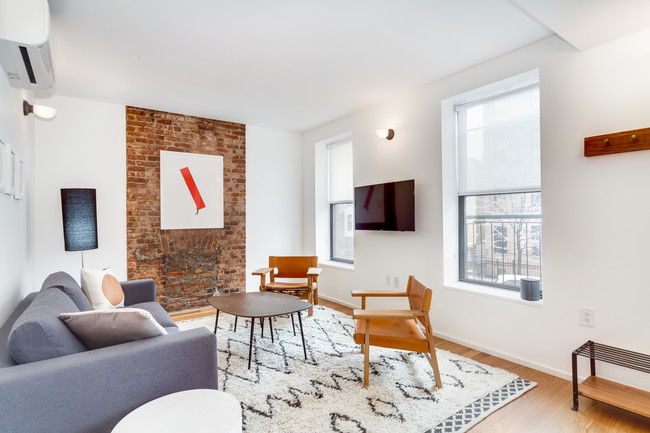 Building Photo - Common Kingston (Furnished Rooms)