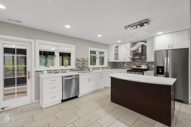 Building Photo - 755 Flagstaff Ln