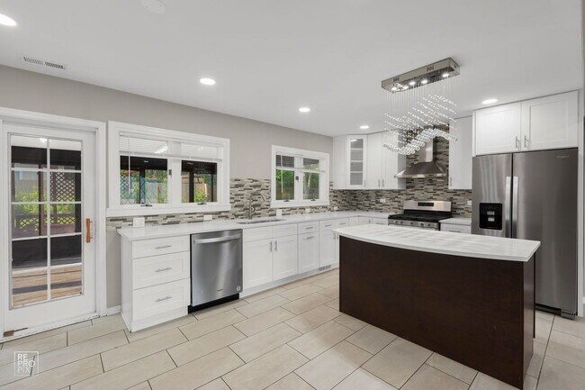 Foto del edificio - 755 Flagstaff Ln