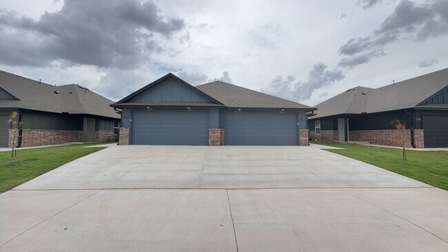 Foto del edificio - Welcome to Brand New Masonwood featuring this 3 Bedroom 2 Bath 2 Car Garage Duplex in a Great loc...
