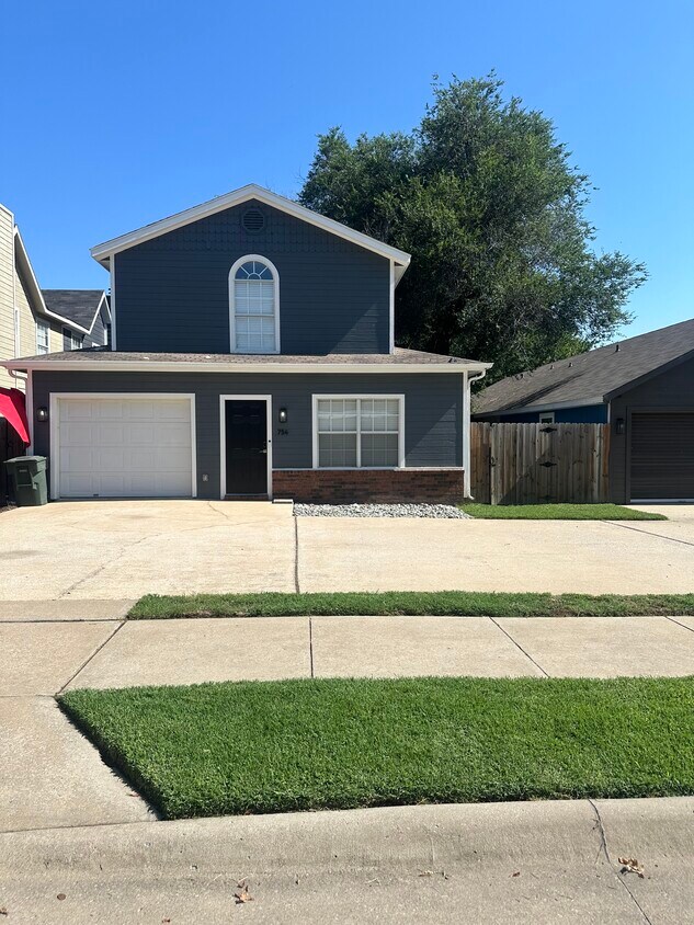 Foto principal - 754 W Poplar St