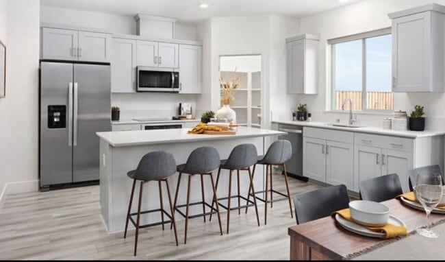 Foto del edificio - Beautiful Brand New Smart Home with Solar ...