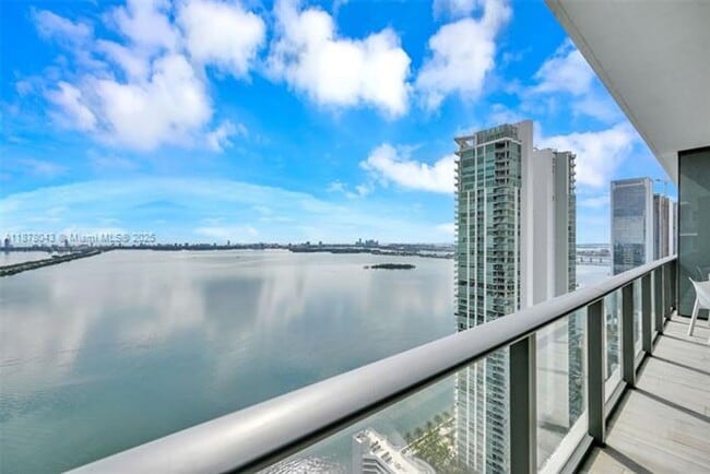 Foto del edificio - 480 NE 31st St