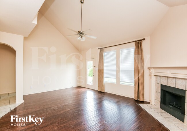 Building Photo - 1104 Sawmill Pass