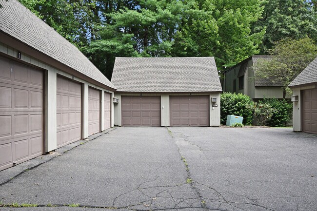 Building Photo - 5 Byron Dr