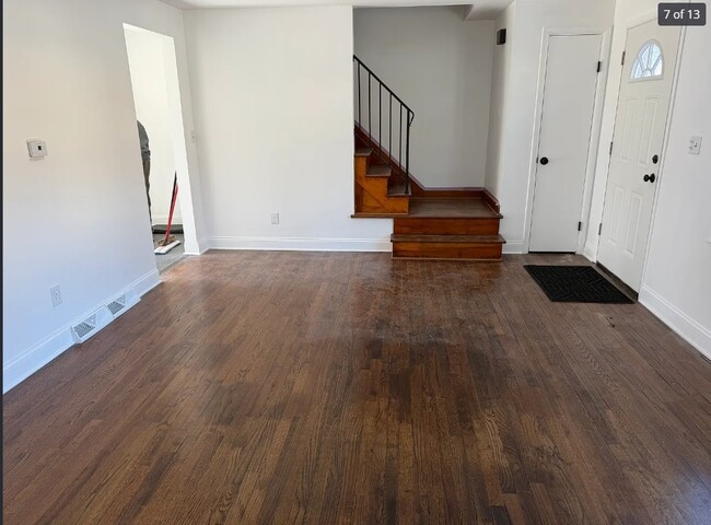 Building Photo - 136-138 Meeker Rd