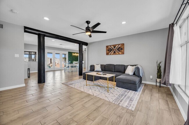 Building Photo - Fully Furnished Home with Diving pool in O...