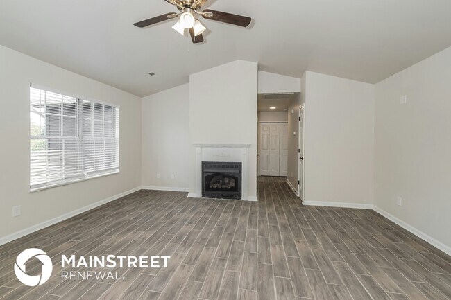 Foto del edificio - 8424 Gardenside Ln