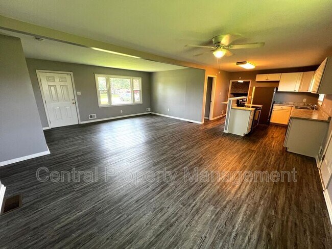 Building Photo - 104 Madison Cir