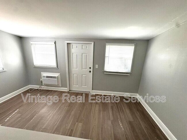 Foto del edificio - 4611 N Hubert Ave