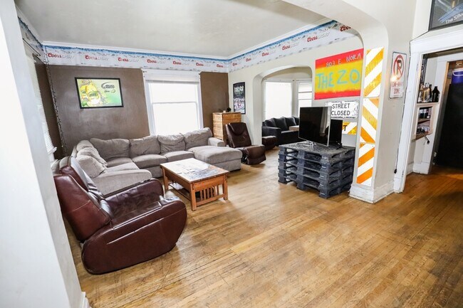 Foto del edificio - 803 E Nora Ave