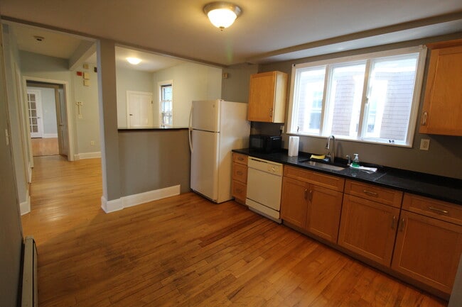 Building Photo - 260 Brookline St